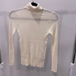 Women’s Ribbed Fitted Cream Turtleneck Size Medium